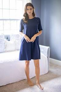 Chemise d'hôpital OEM de couleur unie, 100% coton, fermeture à bouton arrière complet, uniforme de soins de santé confortable pour les patients et les cliniques - Product Image 6