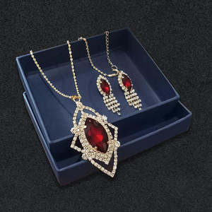 Kriaa ชุดเครื่องประดับหินชุบทองจี้แดงออสเตรีย1202820 - Product Image 1
