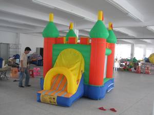 Mini château gonflable en nylon pour enfants pour sauter et s'amuser dans un parc d'aventure ou une garderie - Product Image 3