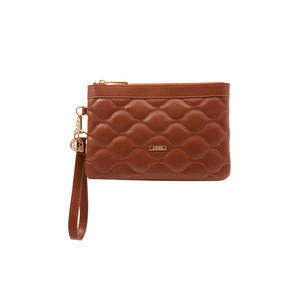 Portefeuille matelassé en cuir Tan CZDN30007 avec fermeture éclair et détail chaîne - Product Image 1