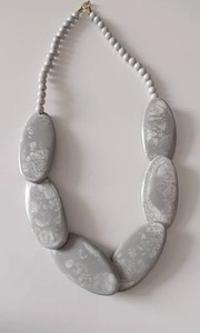 Collar con Colgante de Resina en Forma de Bola Hecho a Mano para Mujer, Diseños Personalizados con Cadena de Cuerda Elegante, Joyería de Moda con Cuentas - Product Image 3