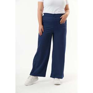 Ensemble deux pièces RMG grande taille en tissu indigo chatoyant, chemise et pantalon, avec manches à boucle D pliables et détails à œillets - Product Image 3