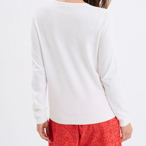 Pull élégant et décontracté pour femmes, conçu avec un design inspiré de la tendance, idéal pour les tenues modernes de tous les jours et le look tendance - Product Image 3