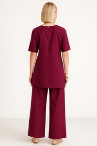 Conjunto de Dos Piezas de Poliéster Cómodo en Color Borgoña Intenso para Uso Casual o Semi Formal Disponible en Tallas M L XL XXL - Product Image 2