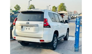 2019 Usado Volante a la derecha PRADO GCC SUV Híbrido 8L Turbo Motor ACC Control de crucero Asientos de tela de cuero Interior oscuro Neumáticos R17 - Product Image 2