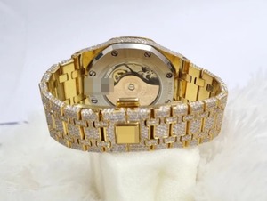 Reloj de Pulsera Analógico con Diamantes Moissanite en Oro Amarillo, Reloj con Movimiento Moissanite - Product Image 2
