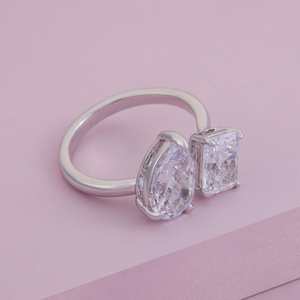 Bague tendance en acier inoxydable et cuivre style coréen, incrustation dorée, motif géométrique, modèle 190053, pour fiançailles - Product Image 1