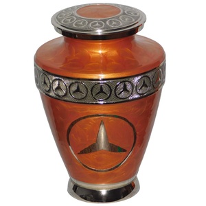 Urnes de crémation en laiton modernes de haute qualité gravées en étain et émail Orange fini pour les cendres humaines fournitures funéraires en métal - Product Image 1