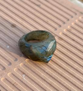 Bague à facettes en pierres précieuses de labradorite naturelle Bague en pierres précieuses de feu bleu labradorite de conception unique pour femmes ou hommes Cadeau spécial - Product Image 5