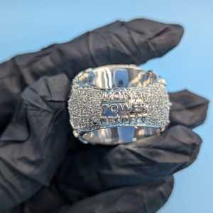 แหวนดีไซน์เนอร์สั่งทำพิเศษแบบ Iced Out เงินแท้ 925 ประดับเพชร VVS Moissanite ฝังแบบ Micro Pave สำหรับทั้งชายและหญิง - Product Image 2