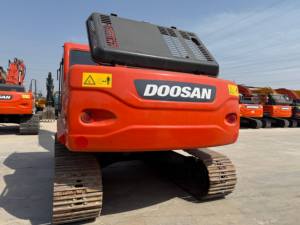 Excavatrice sur chenilles d'occasion Doosan DX250 modèle 2023, faible nombre d'heures, excellent état, moteur, engrenage, roulement à vendre - Product Image 4