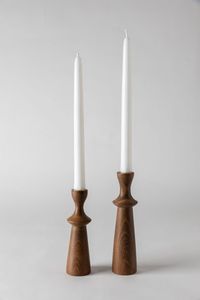 Bougeoir en bois au design vintage de qualité supérieure pour les amateurs de style classique à la recherche d'accessoires traditionnels et romantiques pour la maison - Product Image 3