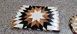 Planche à fromage et à découper rectangulaire en bois d'acacia de qualité supérieure avec incrustations artistiques pour cuisines et restaurants modernes, articles de cuisine - Product Image 3