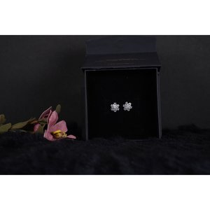 NOVAMART Fine Vintage Gold-Plated Geometric Snowflake <b>Stud</b> <b>Earrings</b> 925 Sterling Silver Engagement/Party Ready Zircon/Pearl Acce - Product Image 1