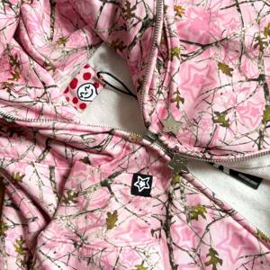 Sweat à capuche zippé en molleton camouflage imprimé numériquement de haute qualité pour hommes et femmes – Confortable, élégant, décontracté, idéal pour les activités hivernales en extérieur - Product Image 3
