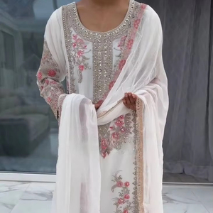 ชุด Salwar สีขาวคุณภาพสูงสำหรับงานแต่งงานแบบดั้งเดิม - Product Image 1