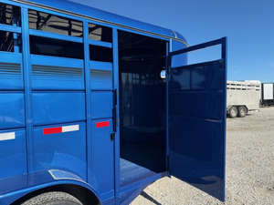 Remolque para Ganado de 30 pies y 3 Pisos, Usado, Modelo 2026, Estándar Canadiense, para Transporte de Caballos - Product Image 3