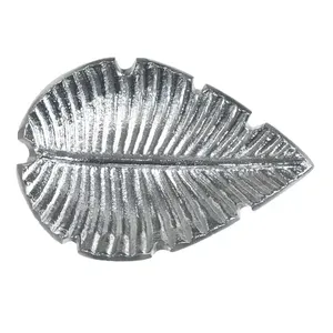 Plat de service rond en métal décoratif en aluminium chromé argenté, design martelé, pour table, mariage - Product Image 6