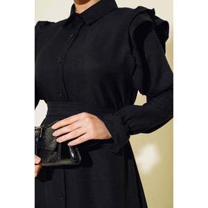 ชุดผ้าลินินมีไหล่ระบายสีดำ - Product Image 2