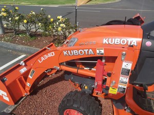 Tractor Kubota BX23S 2026 con Retroexcavadora, 4x4, Diésel, Transmisión Hidrostática, Cargador Frontal y Retroexcavadora - Product Image 2