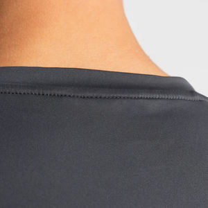 เสื้อยืดคอกลมระบายอากาศสำหรับผู้ชายสีดำสำหรับฤดูร้อนสีพื้นผ้าคอตตอน100% แห้งเร็วแบบสั่งทำโลโก้ได้ - Product Image 5