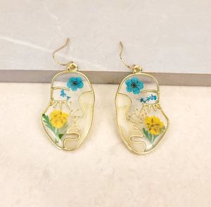 Pendientes de Resina Hechos a Mano para Mujer |   Diseño Tradicional Vintage Ligero |   Joyería de Moda para Uso Diario y de Fiesta - Product Image 5