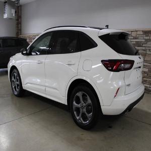 EXCELENTE ESTADO Ford Escape ST-Line 2023 - Product Image 2