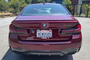 BMW M550i xDrive Twin-Turbo V8, AWD, modèle 2021, d'occasion haut de gamme - Product Image 3