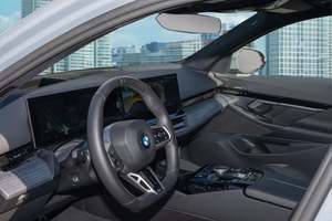 BMW Serie 5 530I RWD 2025, Listo para Enviar - Product Image 2