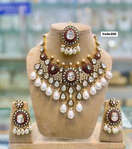 Ensemble de mariée Kundan Polki de qualité supérieure collier et boucles d'oreilles faits à la main parfaits pour les mariées à la recherche d'un look traditionnel et élégant - Product Image 2
