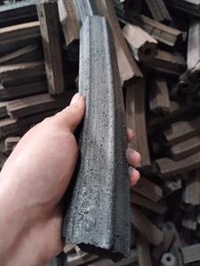 Charbon de bois écologique à base de sciure de bois pur produisant une chaleur constante, adapté au grillage et aux applications de chauffage régulières - Product Image 4