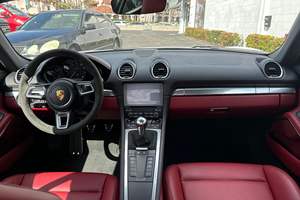 2022 718 Cayman, 1 Dueño, Transmisión Manual de 6 Velocidades, Motor Turbo Flat-4 de 300 hp - Product Image 4