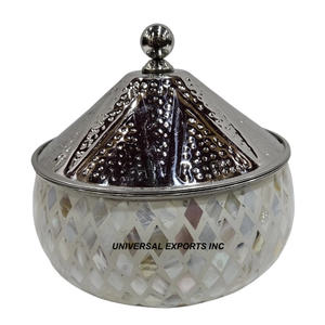 Juego de tres calentadores de comida de metal, cazuela de diseñador decorativa de boda, olla caliente de metal nueva de lujo decorativa de la mejor calidad - Product Image 3