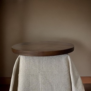 Plateau de service rond décoratif rustique en bois de frêne naturel pour le café, le thé, les gâteaux - Product Image 5