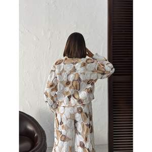 เสื้อและแจ็คเก็ตลายพิมพ์สำหรับผู้หญิงจาก Topshow ขายส่งราคาพิเศษ - Product Image 1