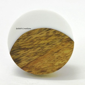 Bouton de porte en bois blanc et brun et résine pour armoire, tiroir et meubles Poignée de traction décorative faite à la main en matériaux mixtes - Product Image 4