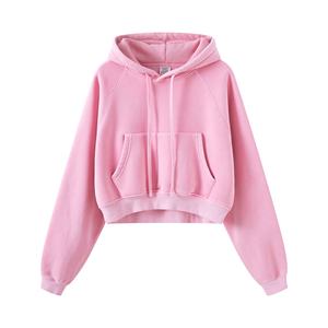 Haut court uni délavé vintage 360gsm, sweats à capuche ajustés et lourds pour femmes, streetwear personnalisé pour femmes - Product Image 3