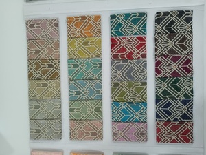 Le modèle brodé durable habille la chaîne légère de tissu de sergé de mousseline de soie de polyester d'uniformes de pantalons pour la décoration d'événement de mariage - Product Image 4