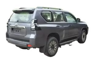 Sièges en cuir 2023 d'occasion en bon état, faible kilométrage, aucun problème mécanique, prêts à rouler - Product Image 2