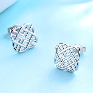 Orecchini a Perno in Stile Celtico Vintage in Oro 14k con Diamanti e Zirconi, Placcati in Argento Sterling con Perle per Matrimoni, Fidanzamenti, Feste e Regali - Product Image 2