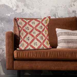 Coussin imprimé floral vibrant : Décoration d'intérieur chic et moderne, 16"x16" - 40x40 cm - Product Image 3