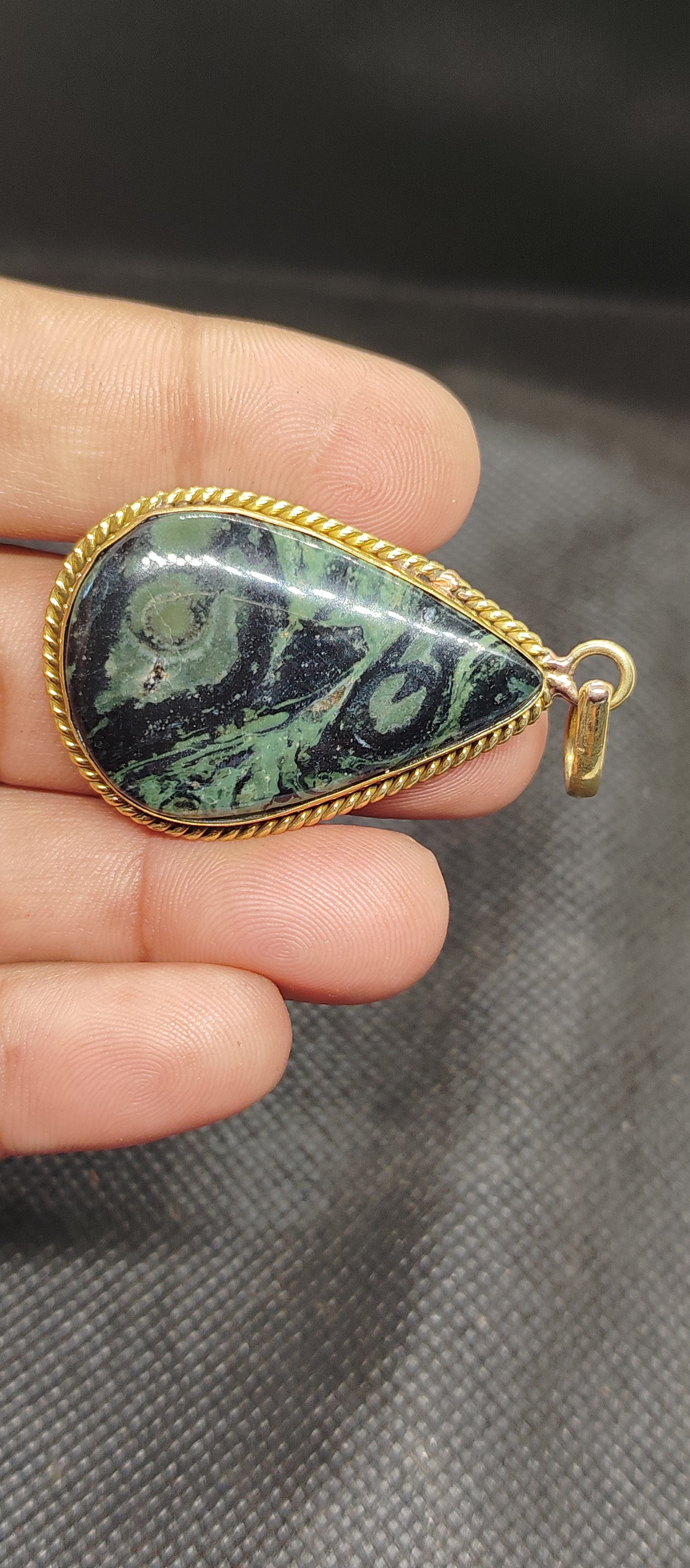 สีเขียว