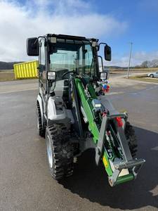 Chargeuse sur pneus compacte Kramer KL14.5 |   38,8 CV Diesel |   Charge utile de 1 420 kg |   Poids opérationnel de 2,07 tonnes |   Chargeur à direction intégrale - Product Image 5