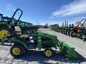 Tractor Agrícola JOHN DEERRE 1025R 2016 con Motor de 22HP, Caja de Cambios y Bomba - Product Image 2
