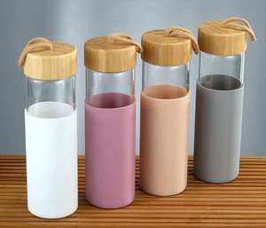 Botella de vidrio transparente con tapa para llevar y uso en la oficina Vasos unisex sostenibles - Product Image 6