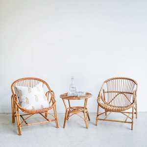 Ensemble de chaise et de table en rotin naturel au design minimaliste - Product Image 1