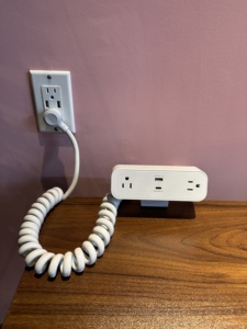 One Beat USBC Desktop Power Outlet Clamp Mount Charger Grommet para <span class=keywords><strong>iPhone</strong></span> 15A Rated 125V Power Charging Table USB Desk Grommet - Product Image 6