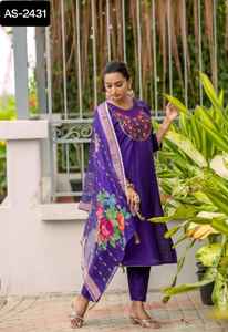 Dernières femmes portent du coton doux avec une belle broderie Kurtis de travail avec pantalon et filet doux avec impression numérique Dupatta pour les femmes - Product Image 4