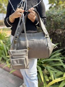 Conjunto de bolso tote y bandolera de cuero genuino, dos elegantes bolsos en oferta, los últimos diseños de bolsos para mujer de uso múltiple. - Product Image 4