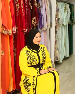 Caftán marroquí de muy buen aspecto de color amarillo con cuentas negras hechas a mano, perlas, trabajo de hilo de seda para mujer árabe y Niña